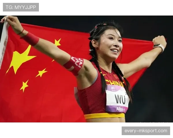 吴艳妮赛前涂睫毛膏上场,这姐是来走红毯的吧? 吴艳妮赛前涂睫毛膏上场,这姐是来走红毯的吧?